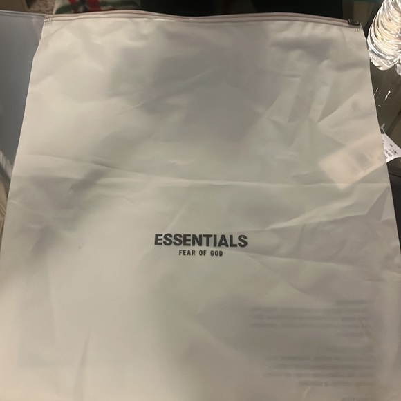 Essentials set - Picture 3 of 3